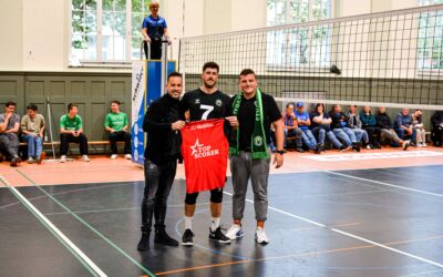 Erstmalige Übergabe Mobiliar Topscorer-Shirt an Captain des STV St.Gallen